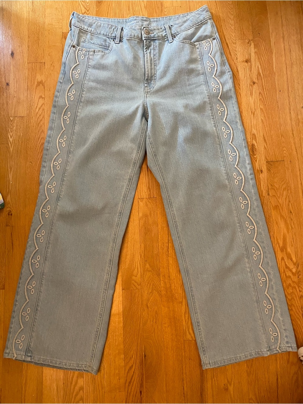 Old Navy Wide-Leg Women’s Jeans White embroidered scallop trim